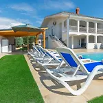 Amazing Home In Rosini With Wifi