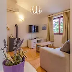 2 Bedroom Beautiful Apartment In Premantura