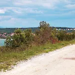 2 Bedroom Beautiful Apartment In Premantura