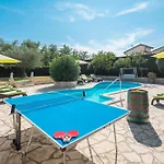 4 Bedroom Awesome Home In Buje