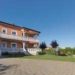 4 Bedroom Cozy Apartment In Vodnjan