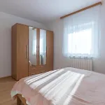 4 Bedroom Cozy Apartment In Vodnjan