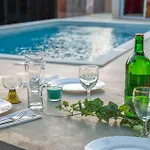 Nice Apartment In Pula With Outdoor Swimming Pool