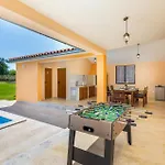 Gorgeous Home In Divsici With Wifi