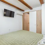 4 Bedroom Gorgeous Home In Vodnjan