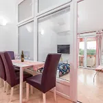 2 Bedroom Stunning Apartment In Pula