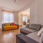 2 Bedroom Cozy Apartment In Labin