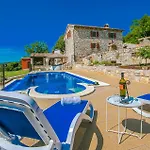 2 Bedroom Beautiful Home In Labin