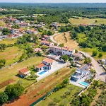 Cozy Home In Gajana With Kitchen
