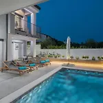 4 Bedroom Stunning Home In Nova Vas