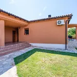 Pet Friendly Home In Liznjan With Kitchen