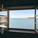 City Center Coastal Escape - Apartments With Sea View Or Cozy Room