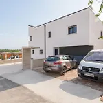 4 Bedroom Beautiful Home In Rovinjsko Selo