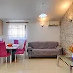 Boutique Hoilday Home With Lawn In Medulin