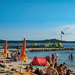 Beautiful Apartment In Valbandom With Wifi