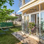 Gorgeous Apartment In Porec With Kitchen