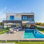 3 Bedroom Awesome Home In Orbanici