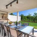 Villa Onyx