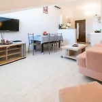 1 Bedroom Awesome Apartment In Pula