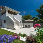 Villa Lora