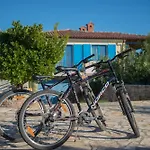 Villa Evelyn In Fazana With 50 M2 Pool, Jacuzzi, Kids Playground & Sea View Only 800 Meters From Beach