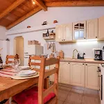 2 Bedroom Nice Home In Jadreski