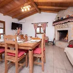 2 Bedroom Nice Home In Jadreski