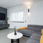 Awesome Home In Stinjan With Wifi