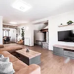 Gorgeous Home In Roc With Wifi