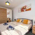 Apartment Rose With A Pool In Medulin