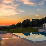Beautiful Villa ! 4 Bedrooms ! Message On Whats Sapp For Info!