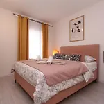 Rooms And Apartment Matosevic