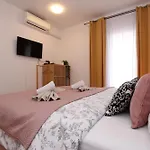 Rooms And Apartment Matosevic