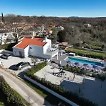 Casa Belladonna With Heated Pool And Kids Playground