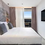 Fly Room - S6 - Mpolo