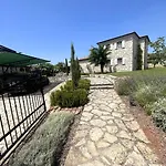 Villa Vicia - Authentisches Ferienhaus In Visnjan, Kroatien