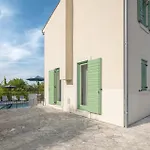 4 Bedroom Gorgeous Home In Baredine