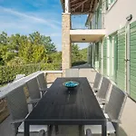 4 Bedroom Gorgeous Home In Baredine