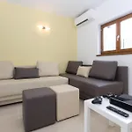 4 Bedroom Cozy Home In Vodnjan