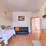 Nice Apartment In Stinjan With Wifi