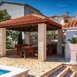 Gorgeous Apartment In Stinjan With Wifi