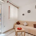 Bezauberndes Apartment Mit Beheiztem Privatpool, Grill, Babybett, Grill, Wifi