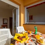 Charmantes Apartment Mit Babybett, Privatem Balkon, Grill, Wifi