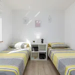 Gorgeous Home In Valbandon With Wifi