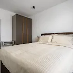 Villa De La Vie With Heated Swimming Pool