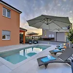 Modern Villa With Pool And Parasol In Pula