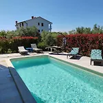 Villa With Pool And Mesmerizing Sea View