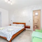 Alojzija - Srednji First Floor - Mpolo