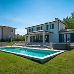 Luxury Villa Arman With Whirlpool In Visinada