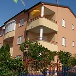Apartment Martinuzz With Sea View